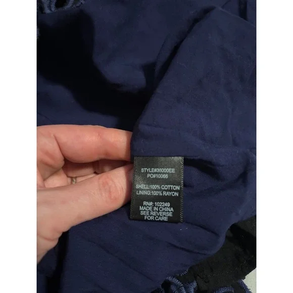 Skies Are Blue Black Navy Eyelet Embroidered Sleeveless Top Scalloped Hem M - Picture 7 of 7